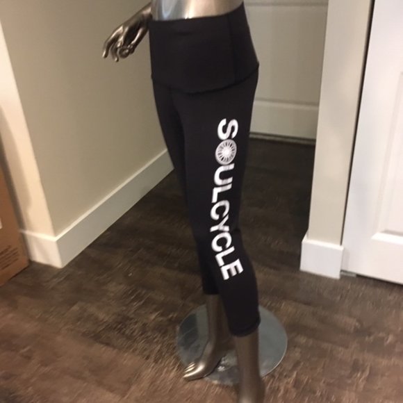 lululemon athletica Pants - Lululemon Soulcycle Black Wunder Under Crop Size 8 New Tags
